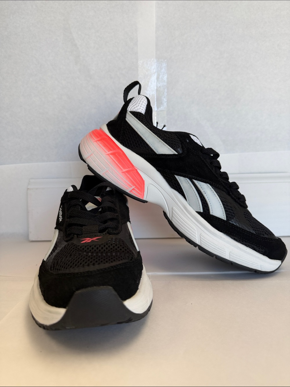 Reebok Men’s Black, White & Coral Accent Sneakers size 8.5